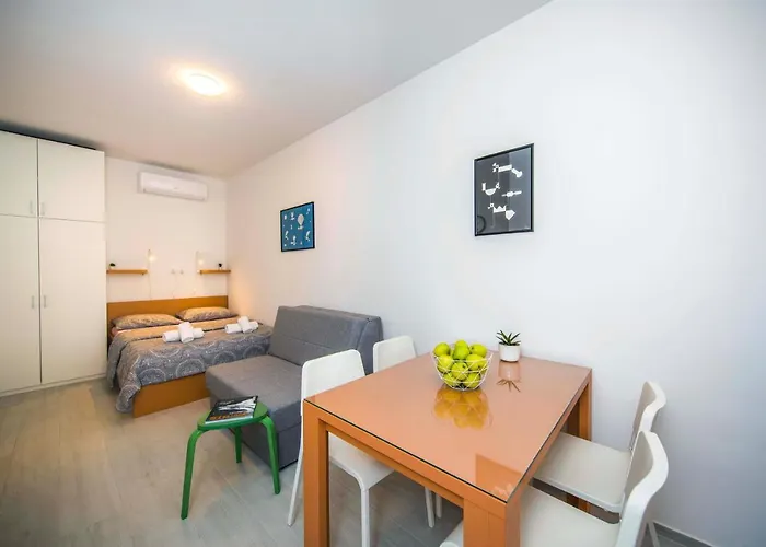 Bonnie & Clyde 아파트 스플리트